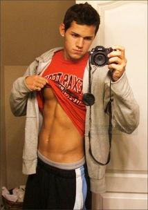 欧美老帅哥逛街自拍视频