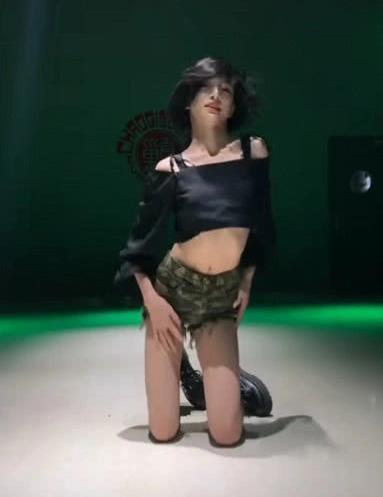 欧美大胆吋装表演视频,视觉冲击与时尚前沿的碰撞