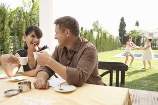 欧美孩子喝咖啡视频,从小品味咖啡的异国风情