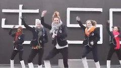 欧美辣妹模仿视频,跟随模仿视频，解锁时尚新姿势