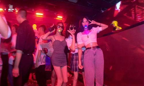 欧美《夜生活》视频,光影交织的都市夜未央