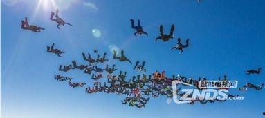 欧美人跳伞视频,高空跳伞惊险瞬间