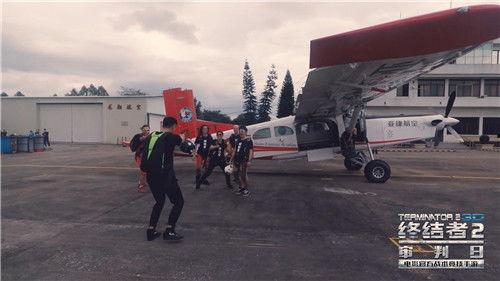 欧美人跳伞视频,高空跳伞惊险瞬间